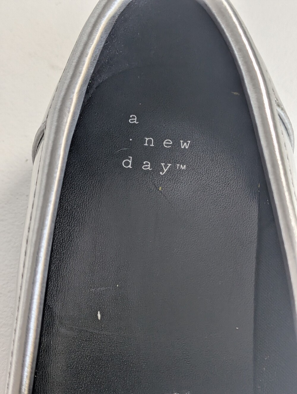 A New Day Women's Jordan Loafer Flats with Memory Foam Insole Silver Sz 8.5 EUC - Picture 5 of 9